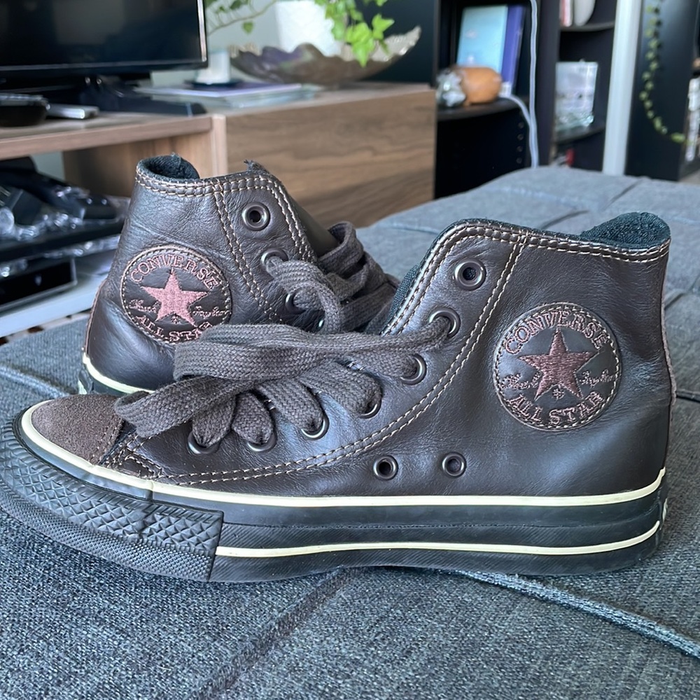 LAST DAY DEC. 10.  
. MOVING. NEW CONVERSE. BROWN ALL LEATHER.